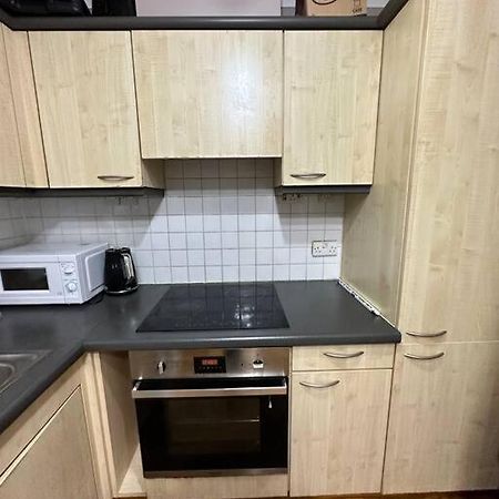 A 2 Standard Bedrooms Flat London Bagian luar foto