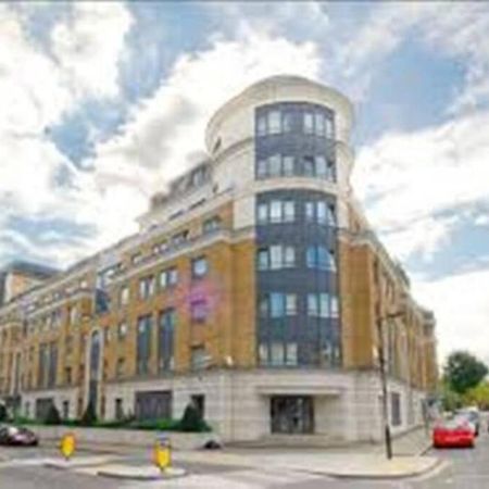 A 2 Standard Bedrooms Flat London Bagian luar foto
