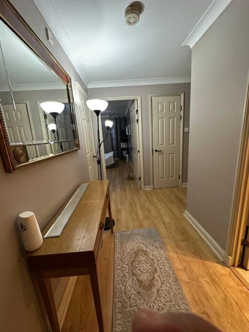 A 2 Standard Bedrooms Flat London Bagian luar foto