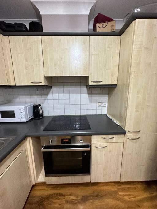 A 2 Standard Bedrooms Flat London Bagian luar foto