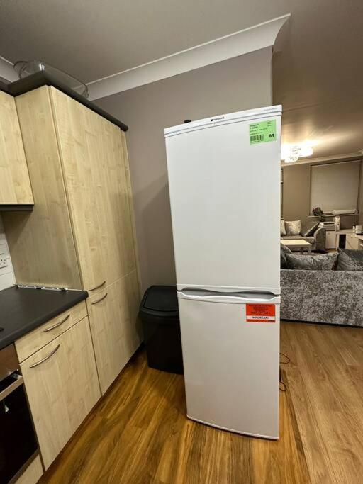A 2 Standard Bedrooms Flat London Bagian luar foto